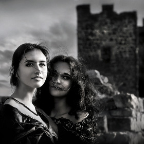 Girlfriends in the fortress ...